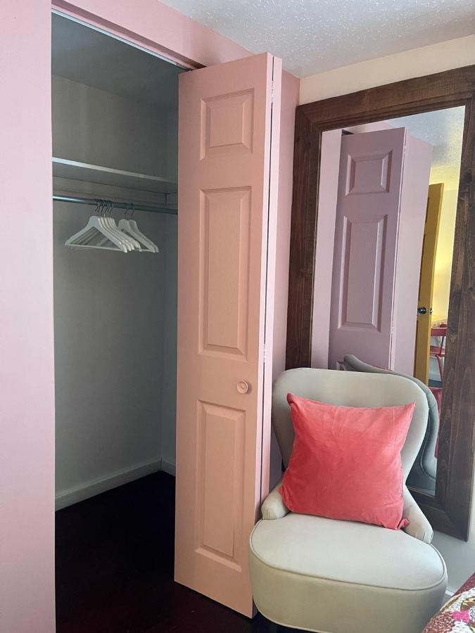 Jaune Hôtel-boutique