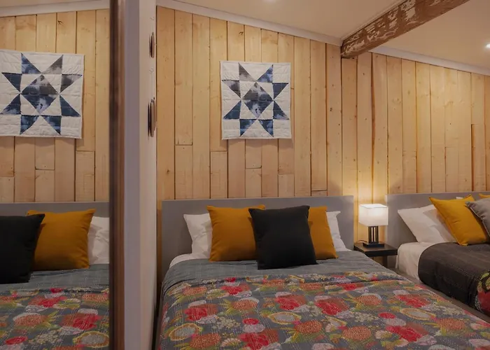 Jaune Hotel-Boutique