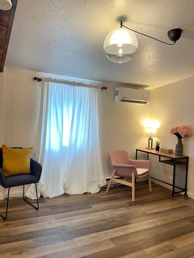 Jaune Hotel-boutique * Saint Gedeon
